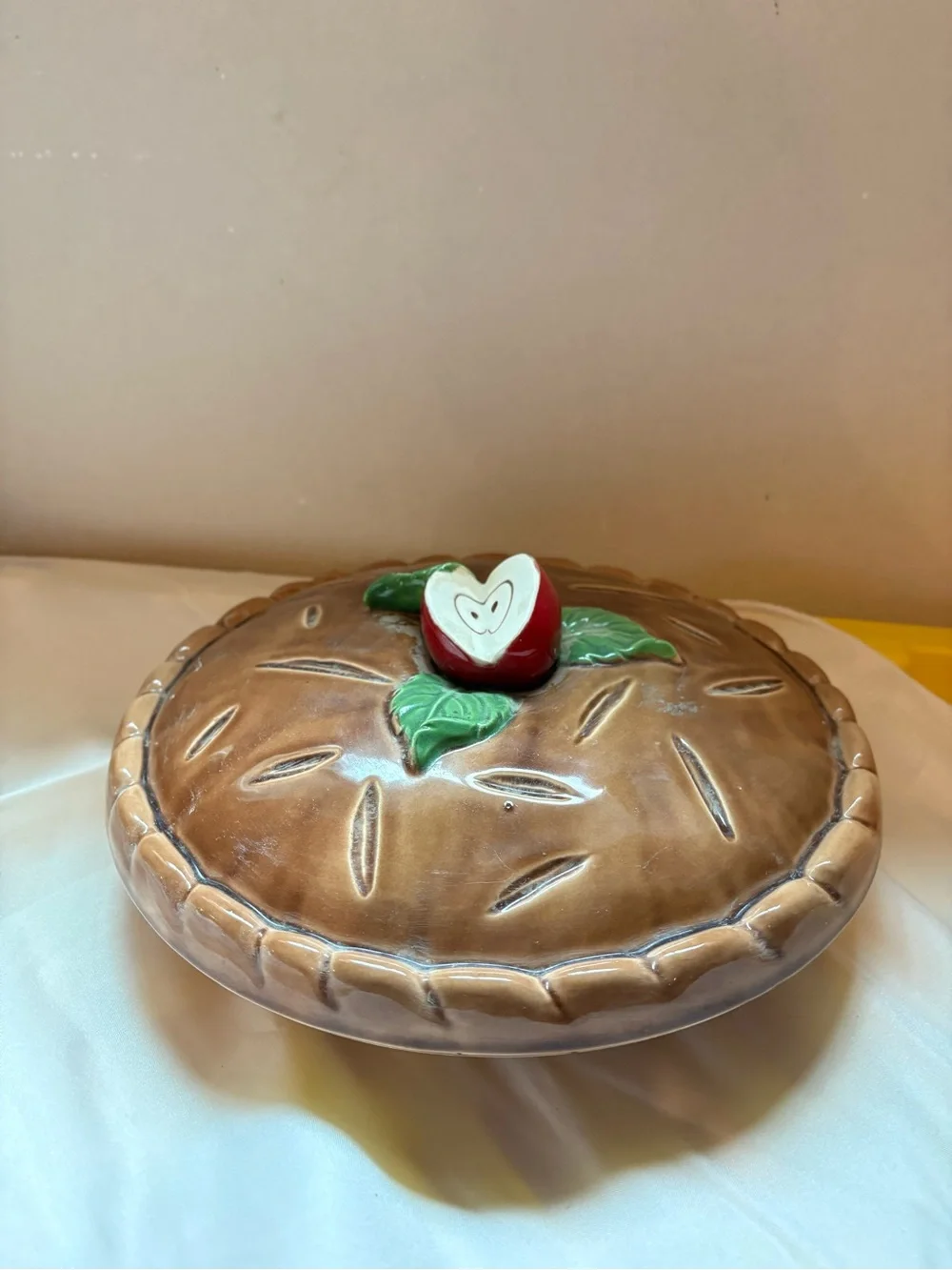 Vintage Apple Pie Ceramic Pie Keeper